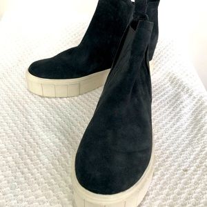 Dolce Vita NWOT Zabie Wedge Sneakers Grey Suede Size 10M